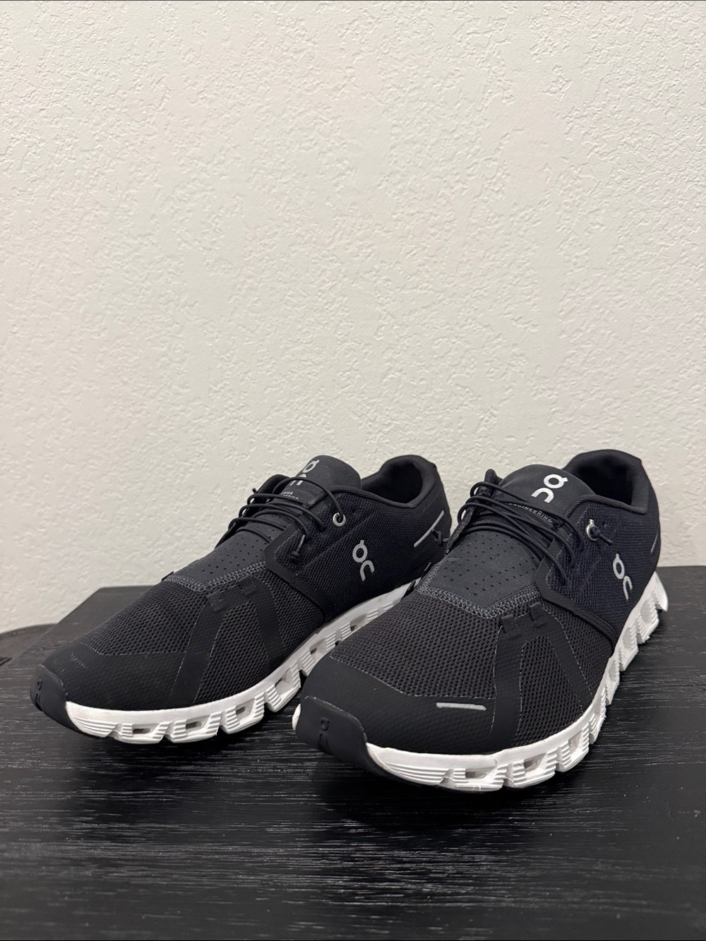On Cloud 5 Running Men's Size 12.5 Athletic Shoe in Black / White Excellent Cond - Picture 6 of 8